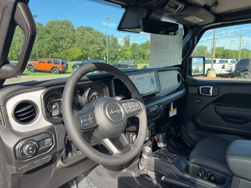 New 2025 Jeep Gladiator Sport AWD/4WD image 15