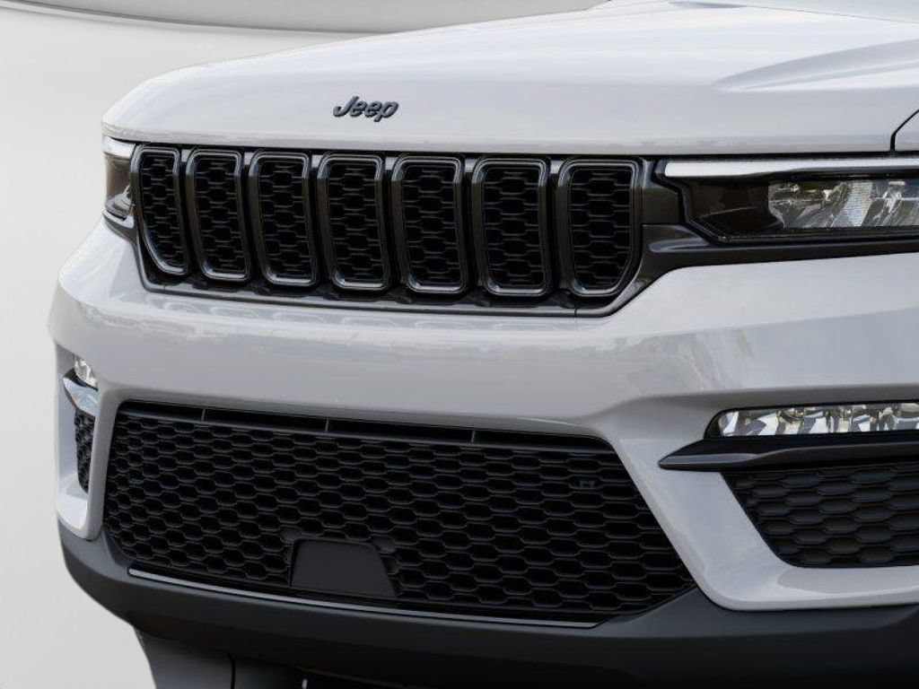 New 2025 Jeep Grand Cherokee Limited w/ MOPAR Finishing Package AWD/4WD image 11