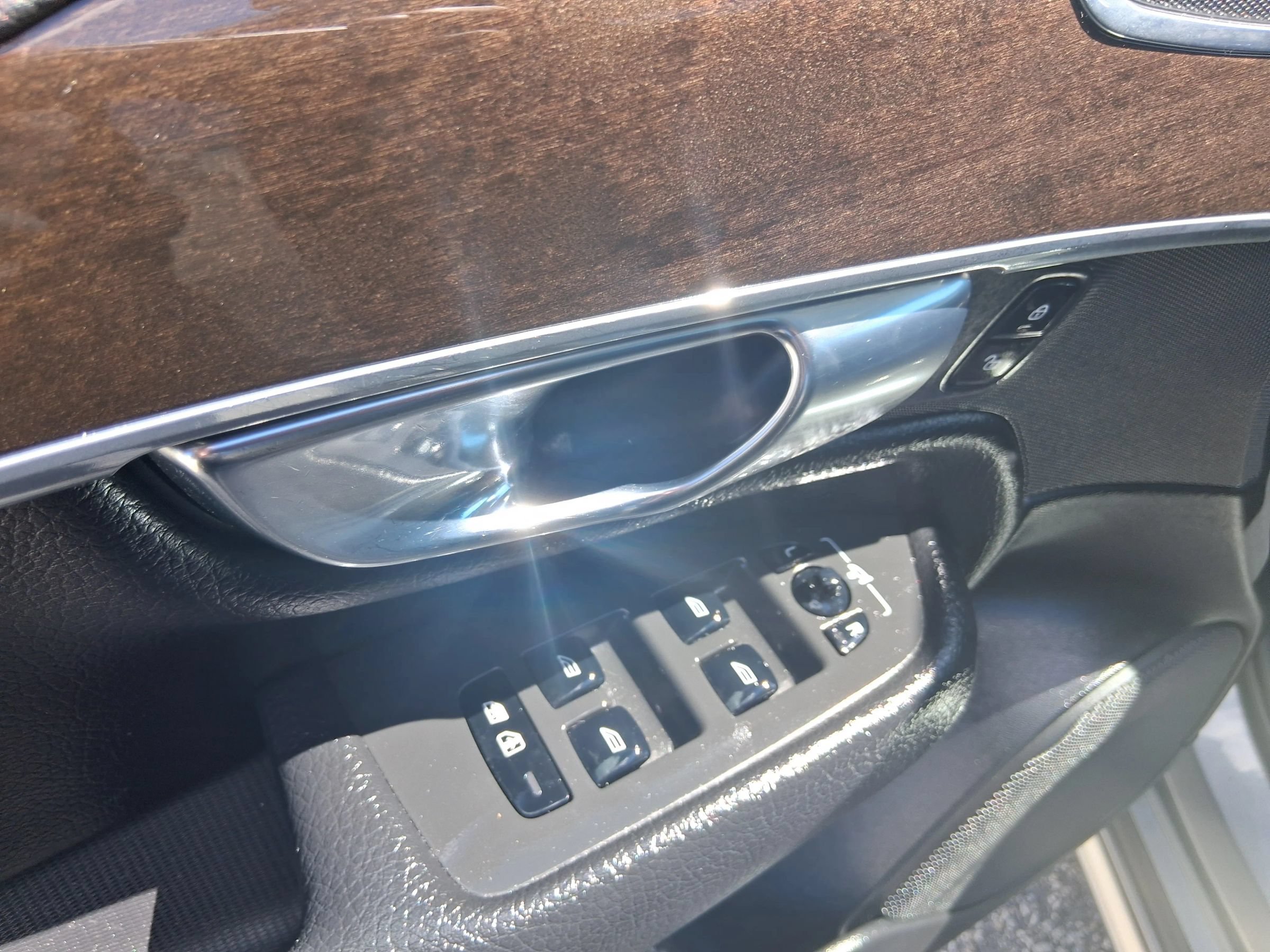 Used 2018 Volvo XC90 T5 Momentum w/ Convenience Package AWD/4WD image 13