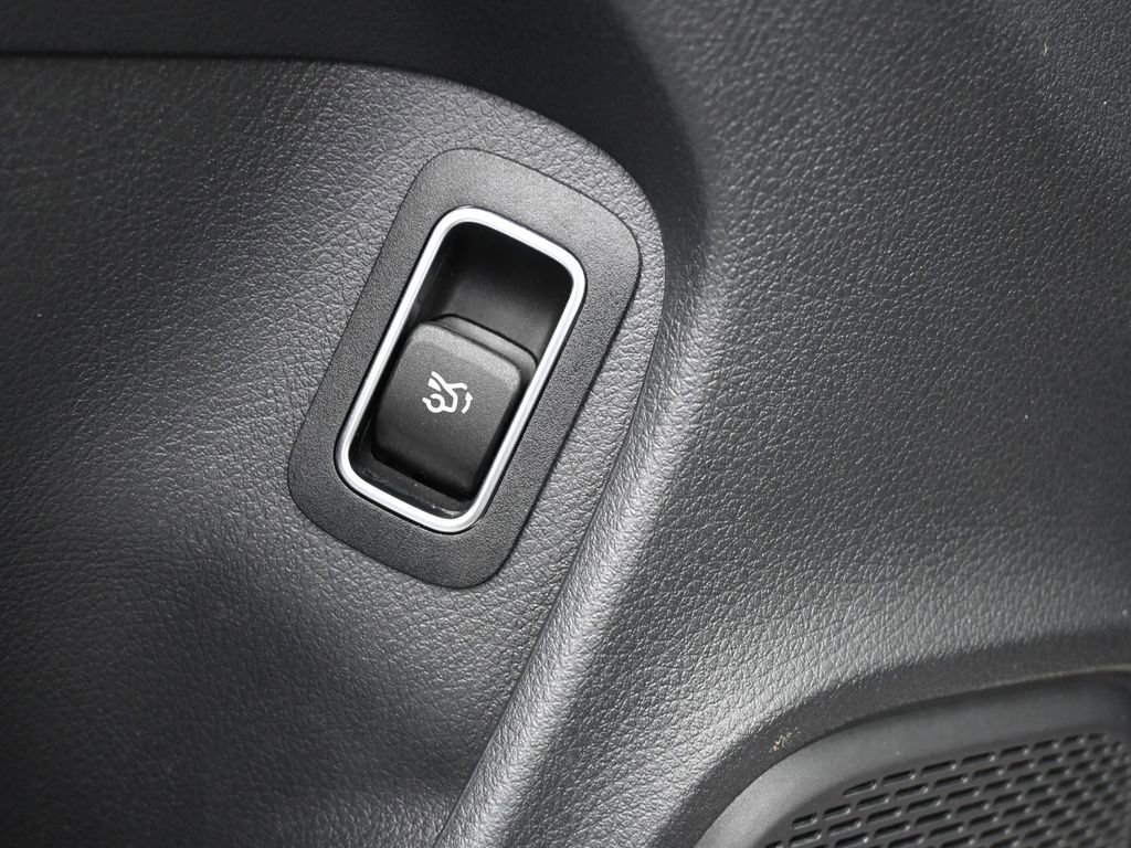 Used 2025 Mercedes-Benz CLA 250 image 19