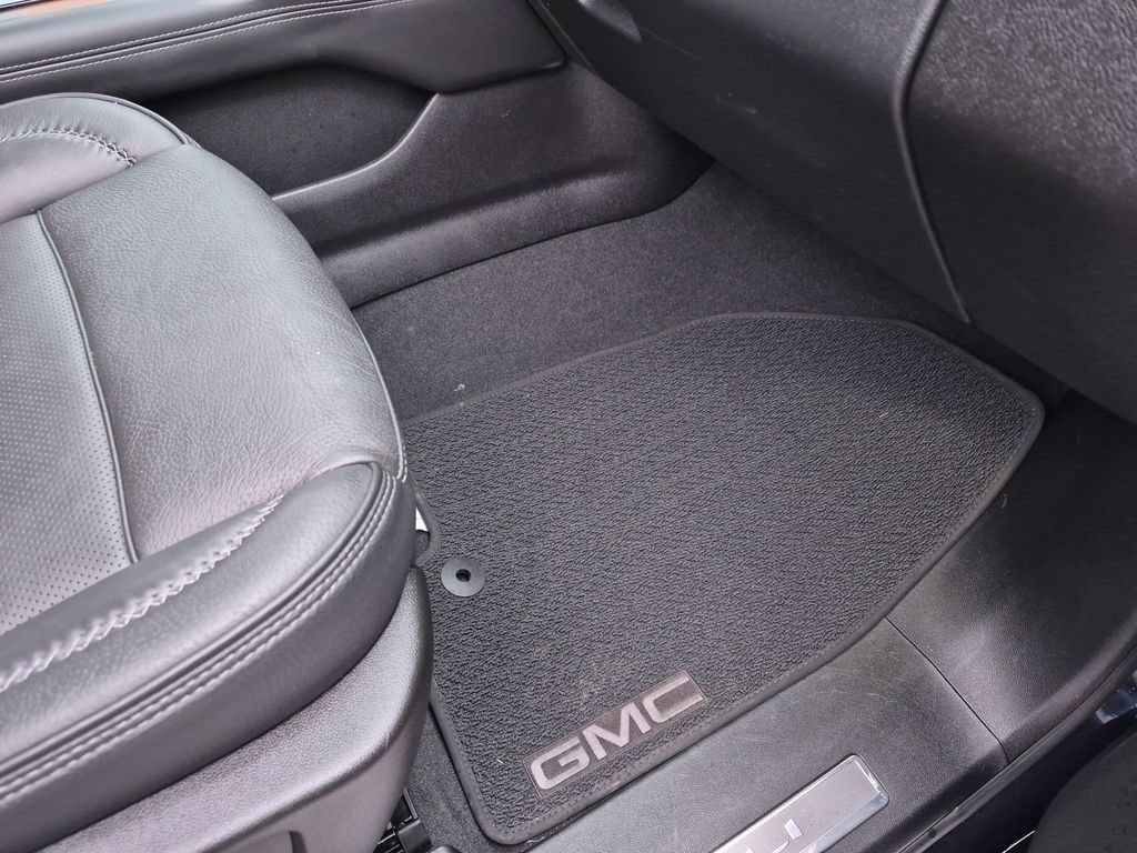 Certified 2025 GMC Yukon Denali RWD image 45