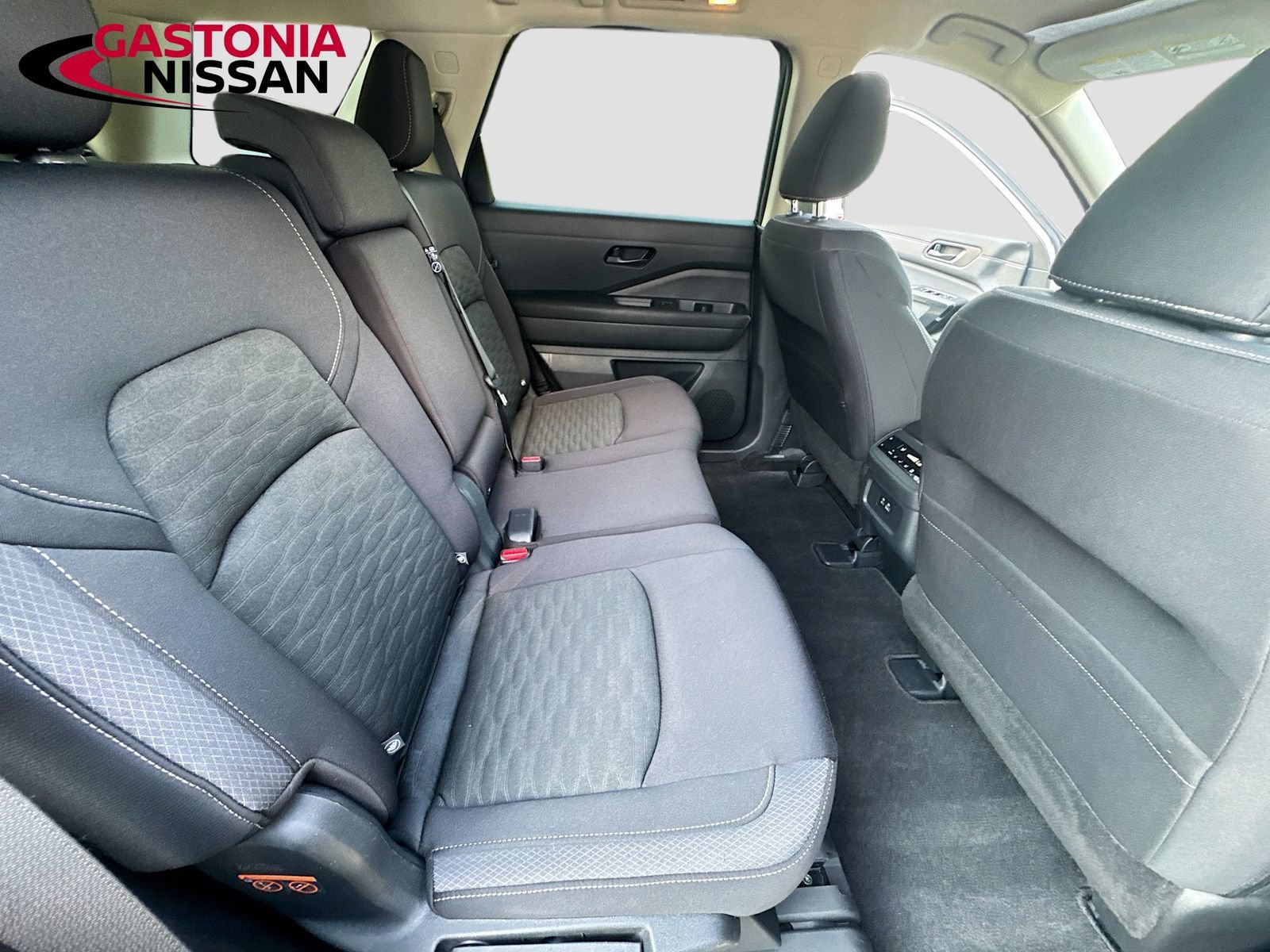 Used 2024 Nissan Pathfinder SV AWD/4WD image 37