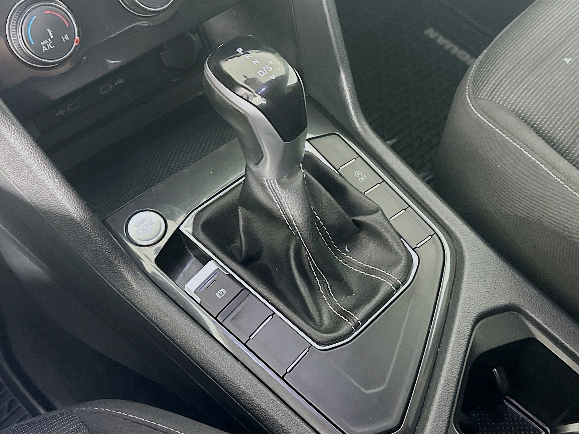 Used 2022 Volkswagen Tiguan S image 24