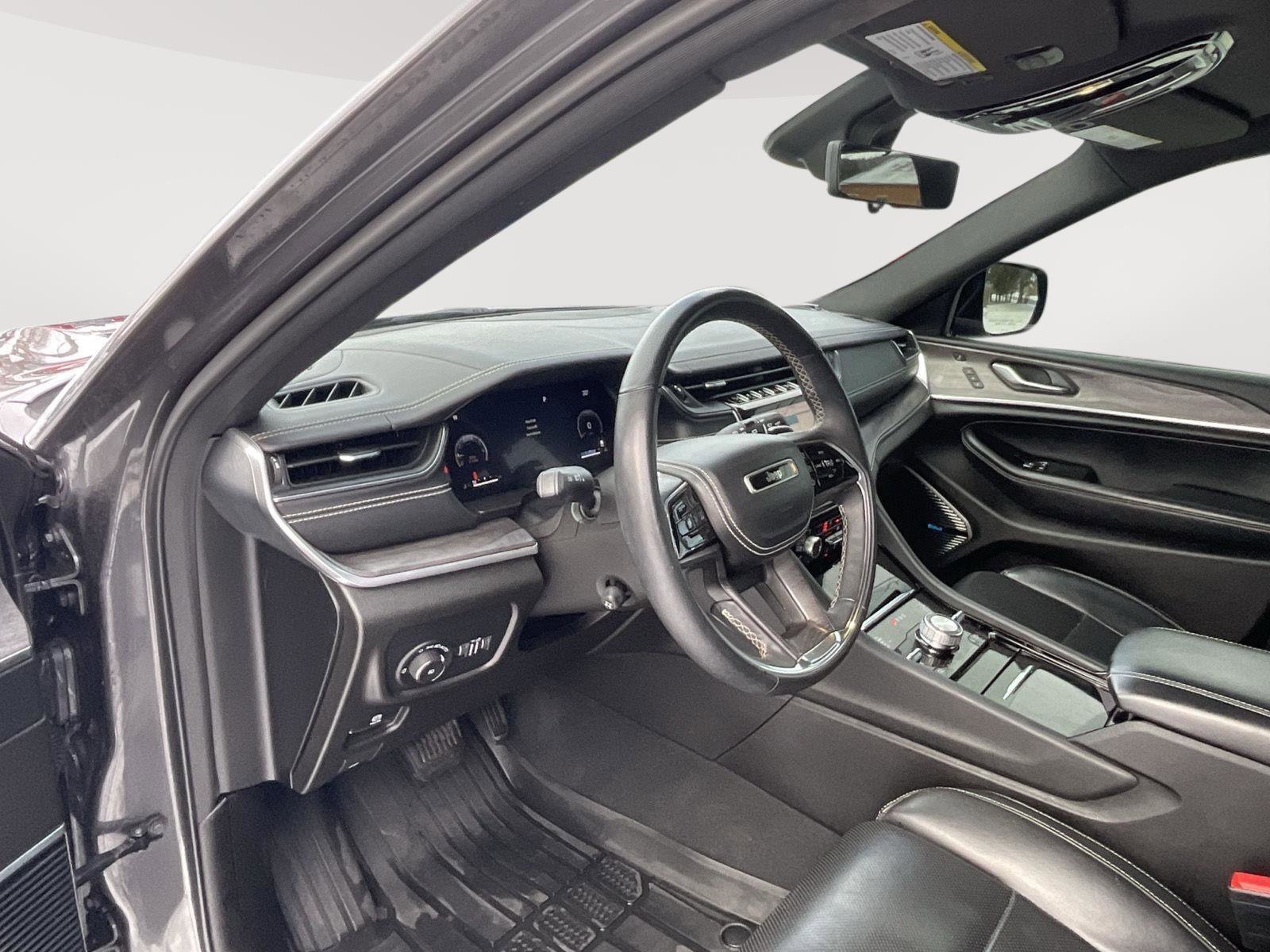 Used 2022 Jeep Grand Cherokee L Overland w/ Luxury Tech Group IV image 25