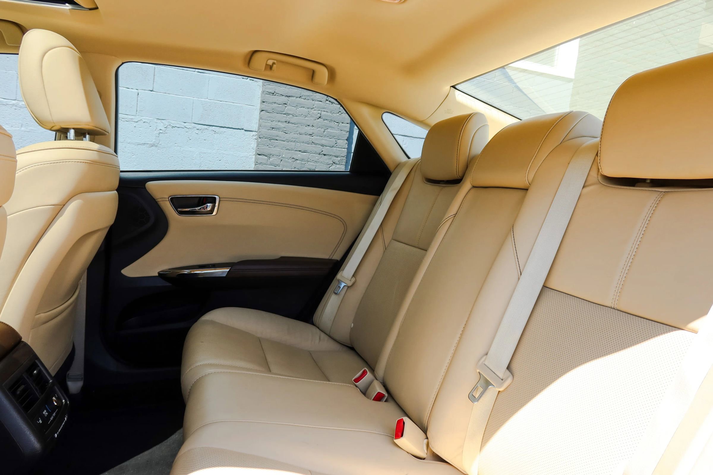 Used 2016 Toyota Avalon Limited w/ Toyota Safety Sense Package FWD image 22