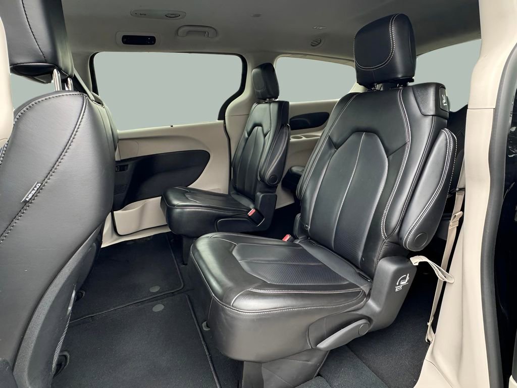 Certified 2023 Chrysler Pacifica Touring-L image 23