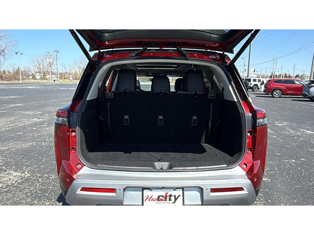 Used 2023 Nissan Pathfinder SL w/ SL Premium Package AWD/4WD image 7