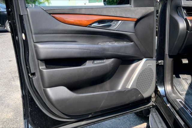 Used 2017 Cadillac Escalade ESV Luxury AWD/4WD image 23