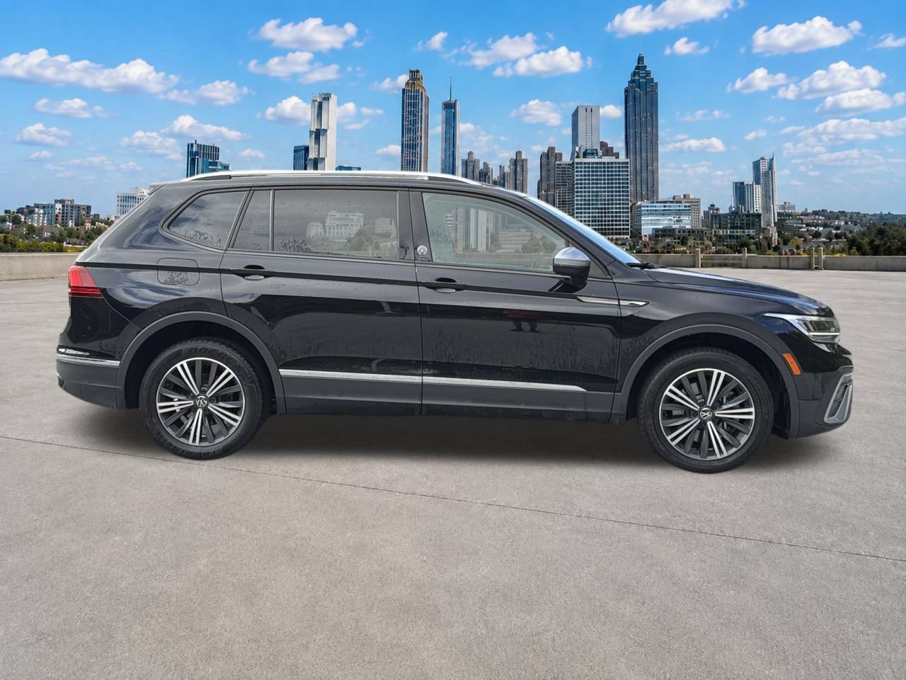 Used 2024 Volkswagen Tiguan SE FWD image 27