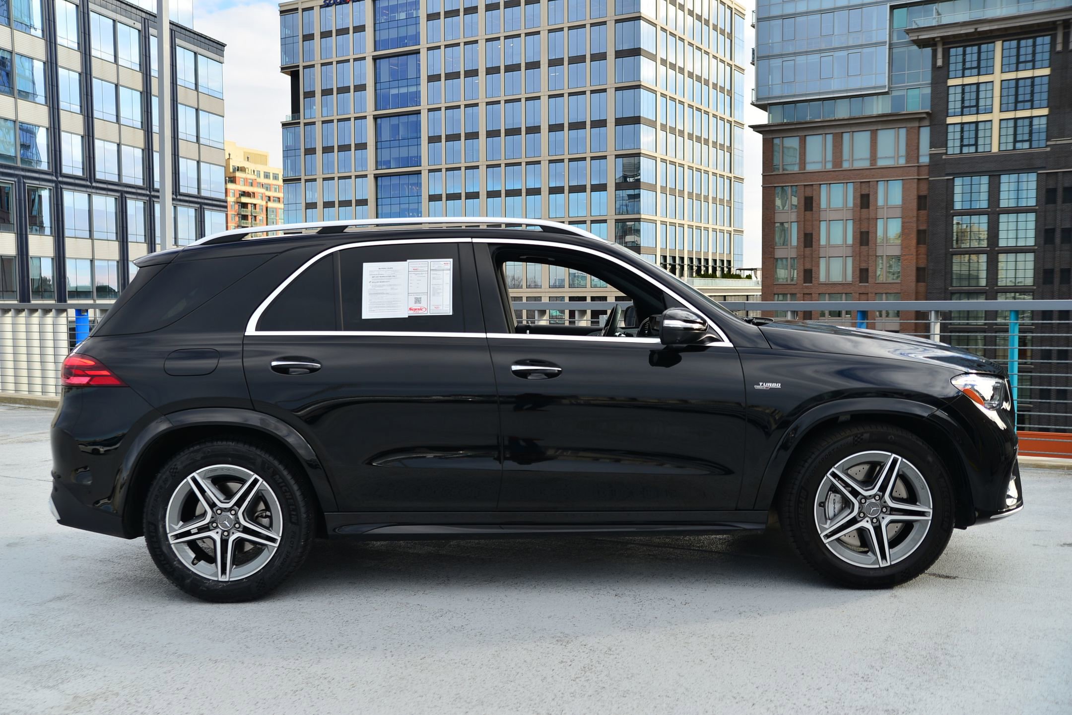 Used 2025 Mercedes-Benz GLE 53 AMG 4MATIC image 9