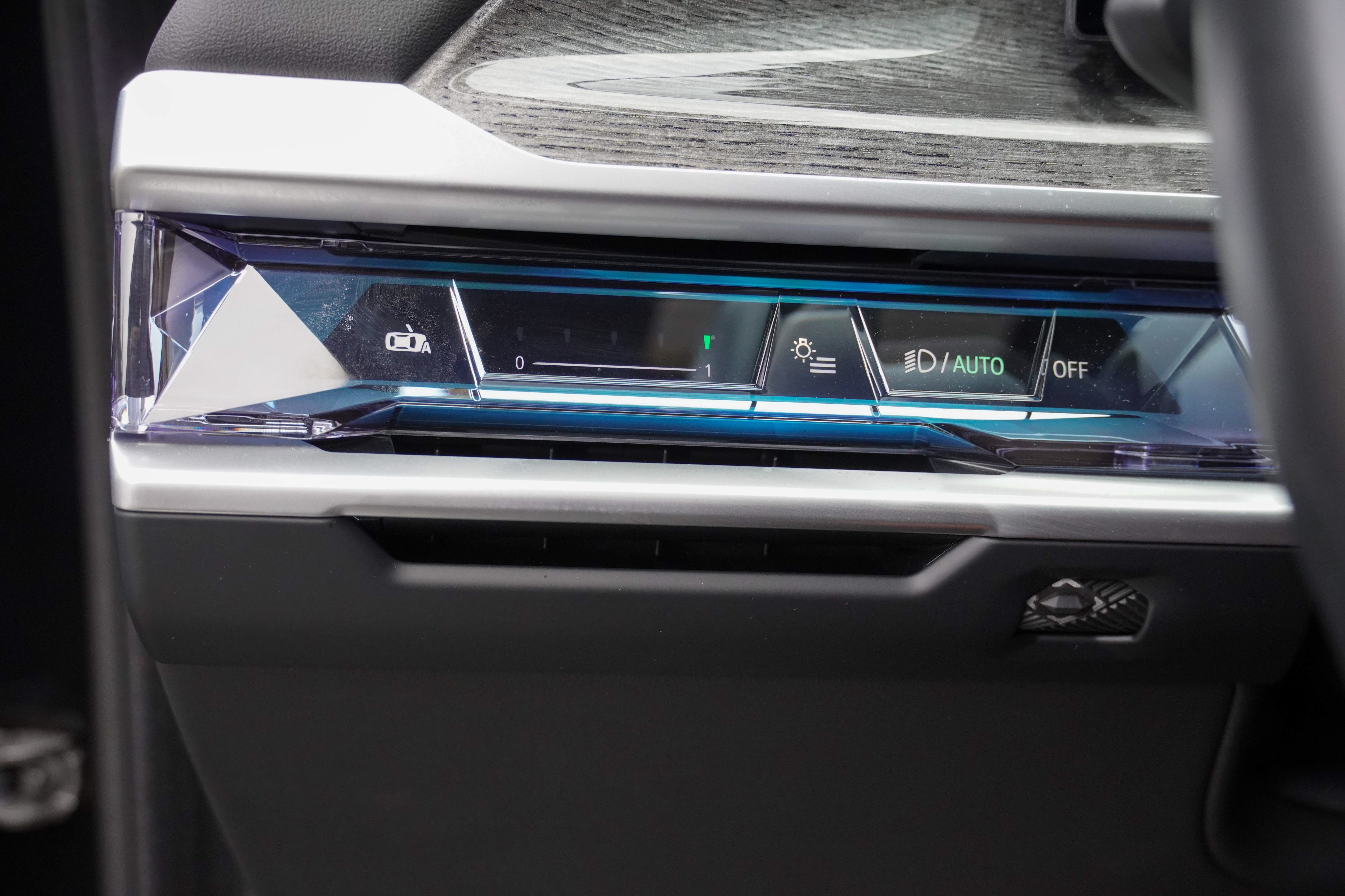 Used 2024 BMW i7 xDrive60 w/ Executive Package AWD/4WD image 17
