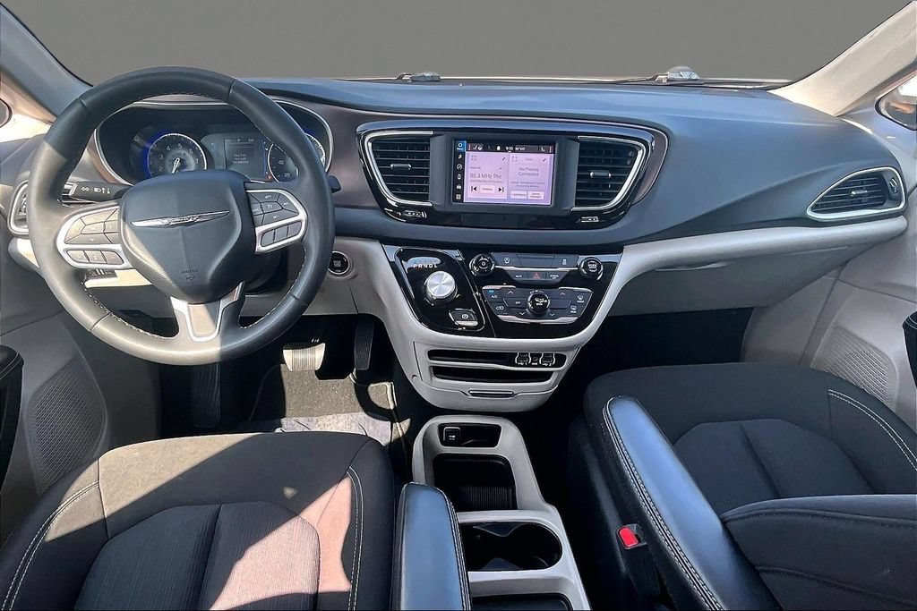 Used 2022 Chrysler Voyager LX FWD image 14