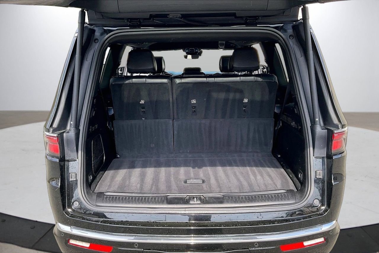 Certified 2024 Jeep Wagoneer Series II w/ Flexible Seating Group AWD/4WD image 27