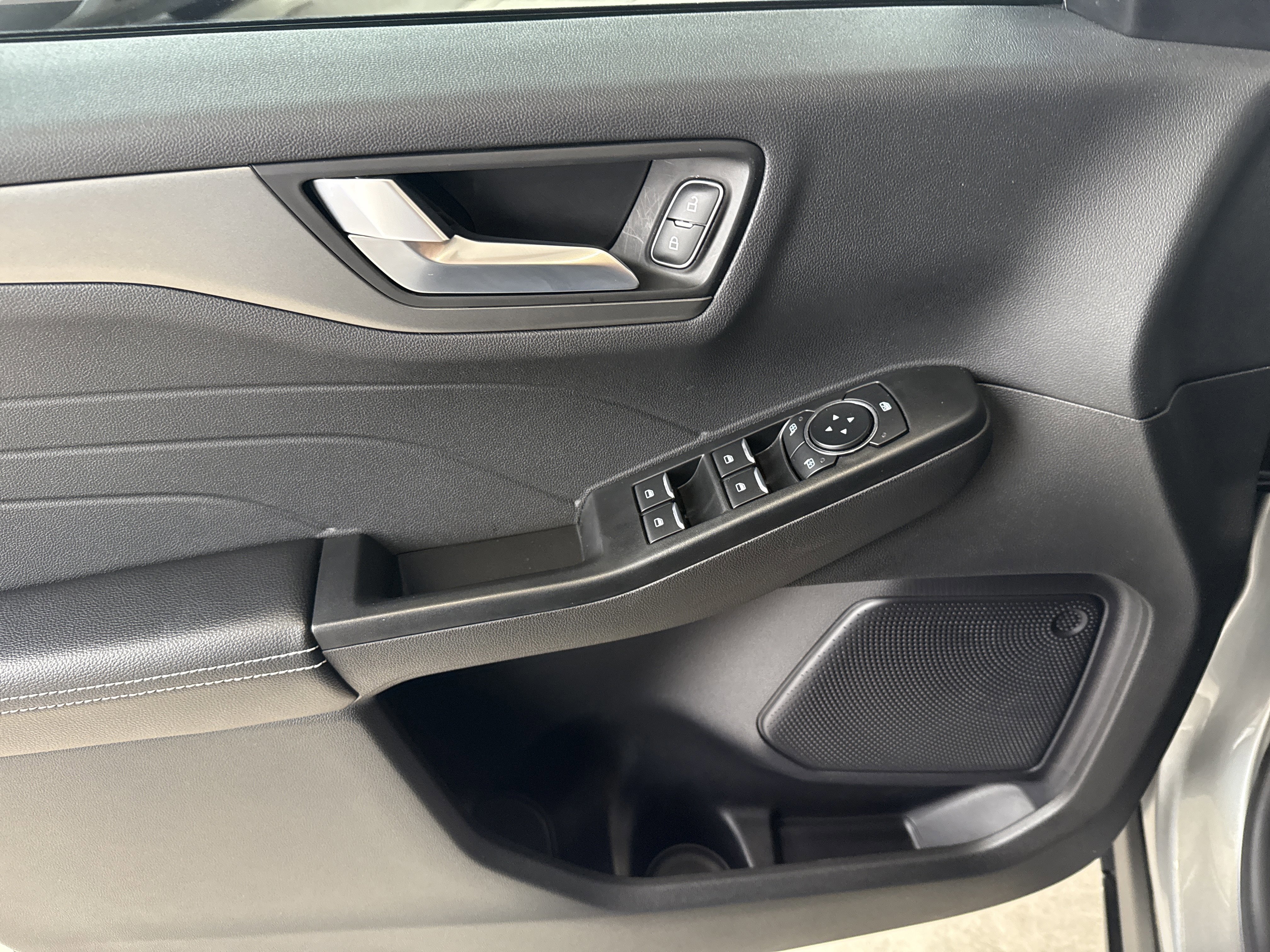 Used 2024 Ford Escape SE image 22