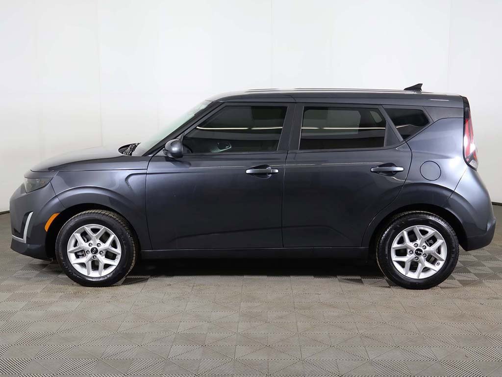 Used 2025 Kia Soul LX w/ LX Technology Package image 16