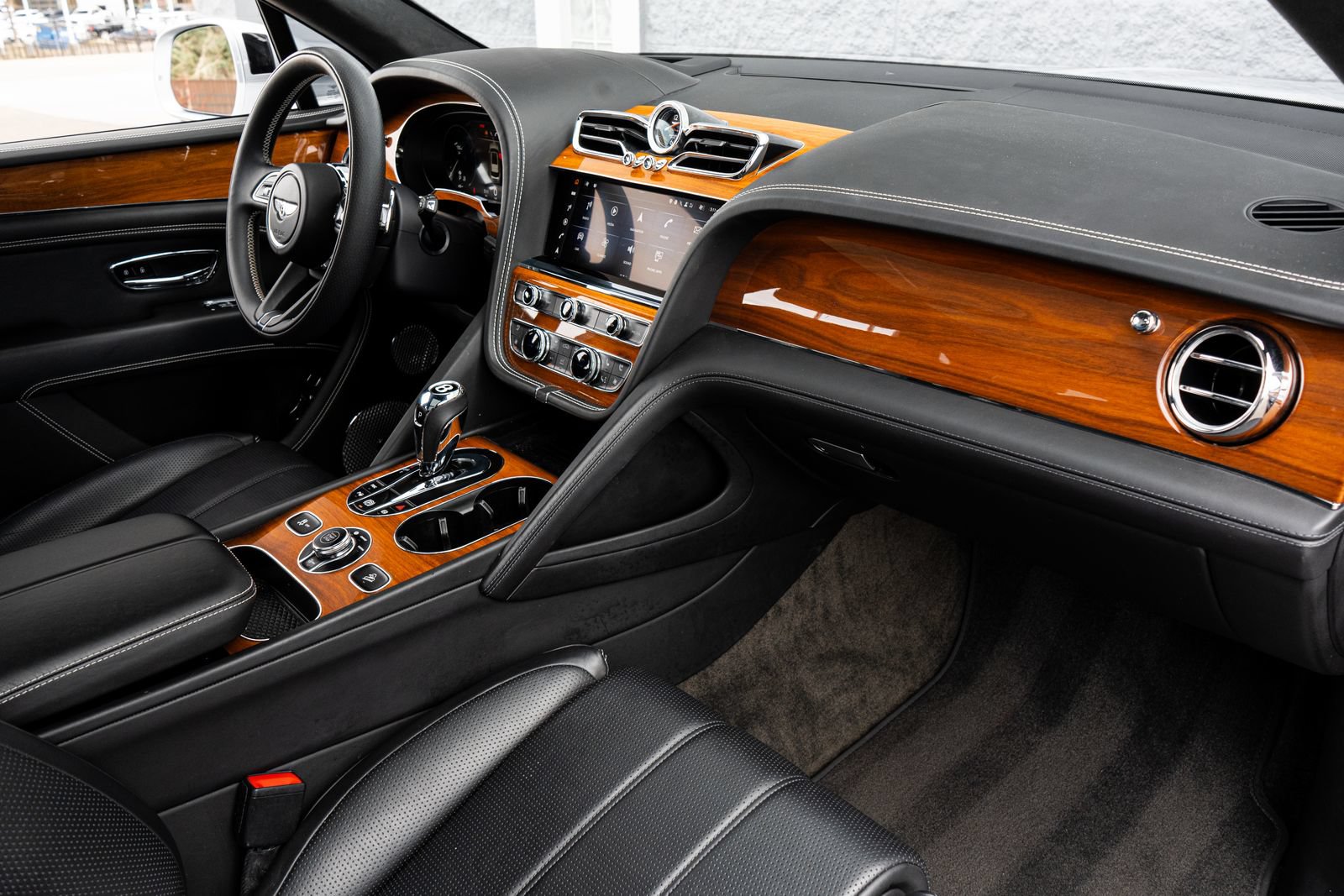 Certified 2023 Bentley Bentayga AWD/4WD image 2