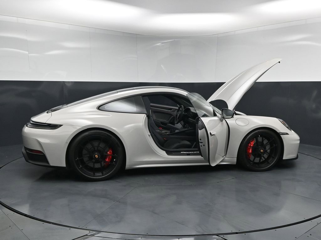 Certified 2026 Porsche 911 Carrera GTS RWD image 33