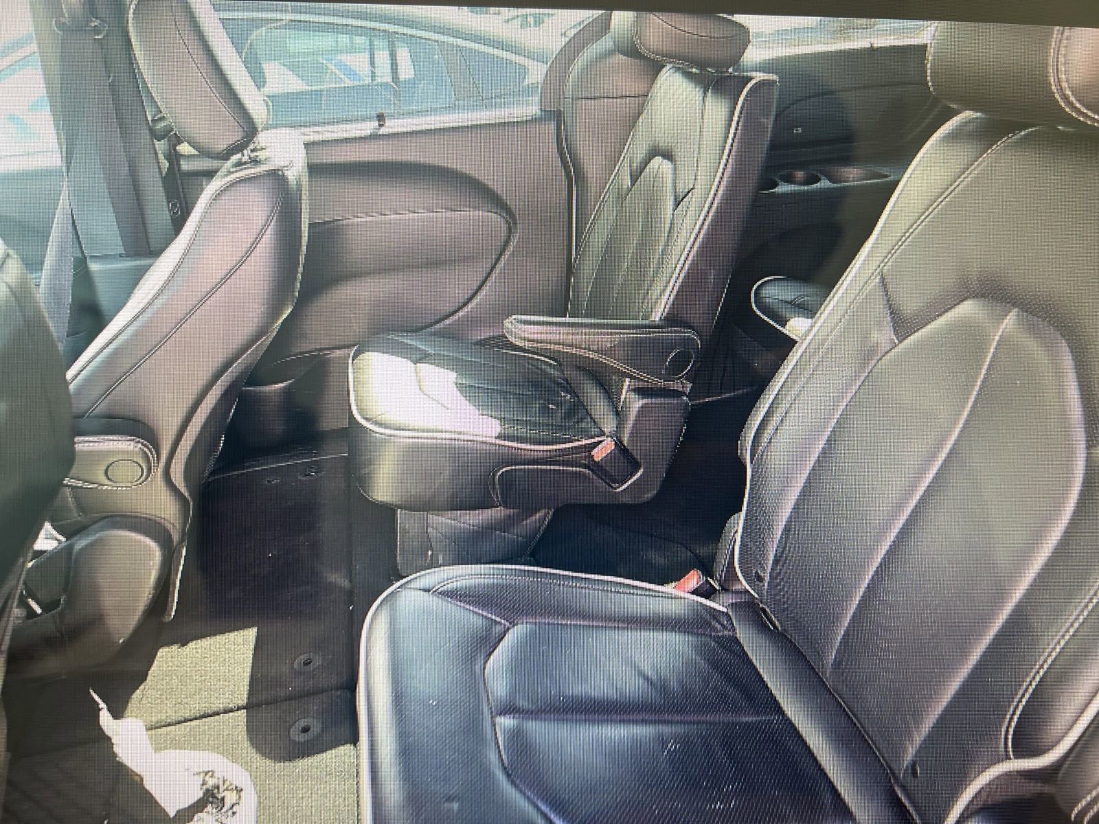 Used 2025 Chrysler Pacifica Limited image 19