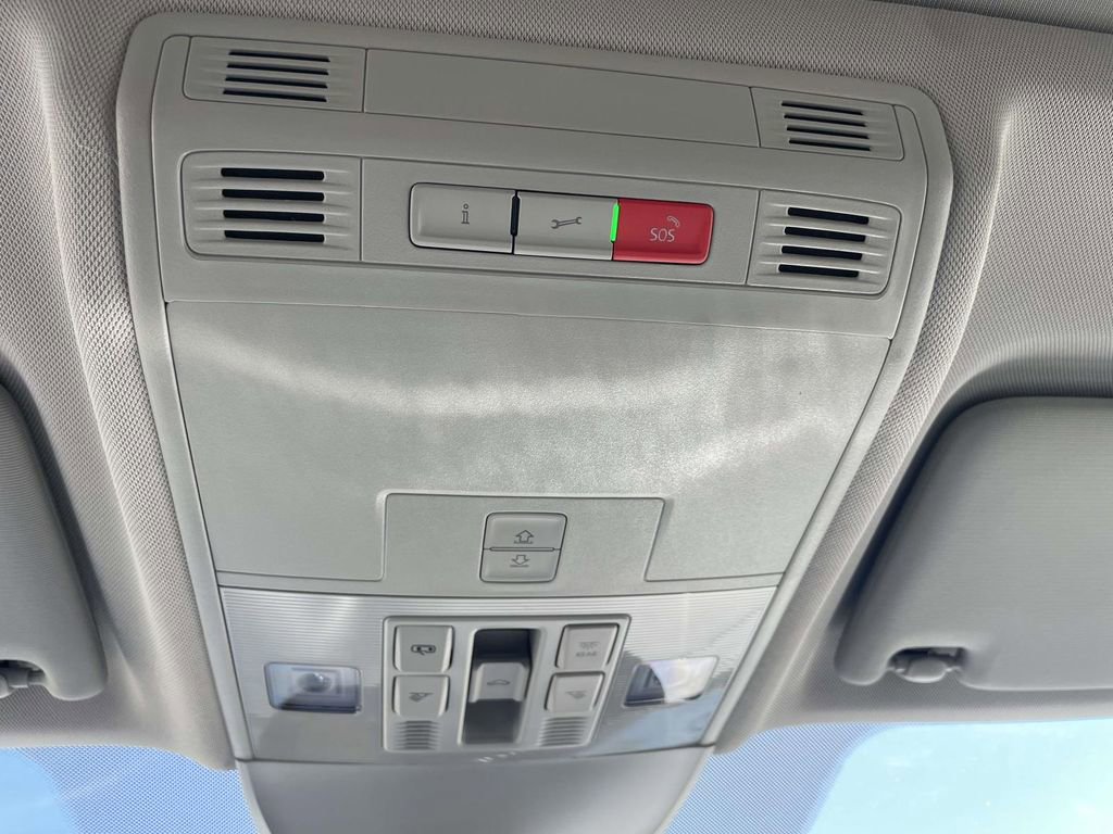 Used 2025 Volkswagen Taos SE FWD image 24