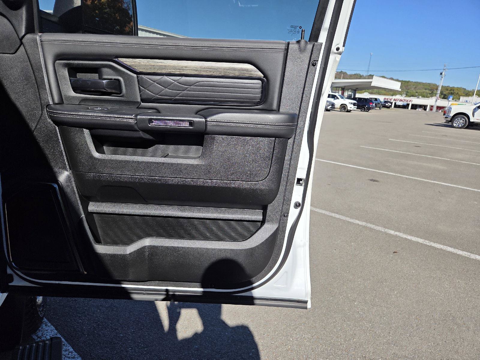 Used 2025 RAM 2500 Limited AWD/4WD image 41
