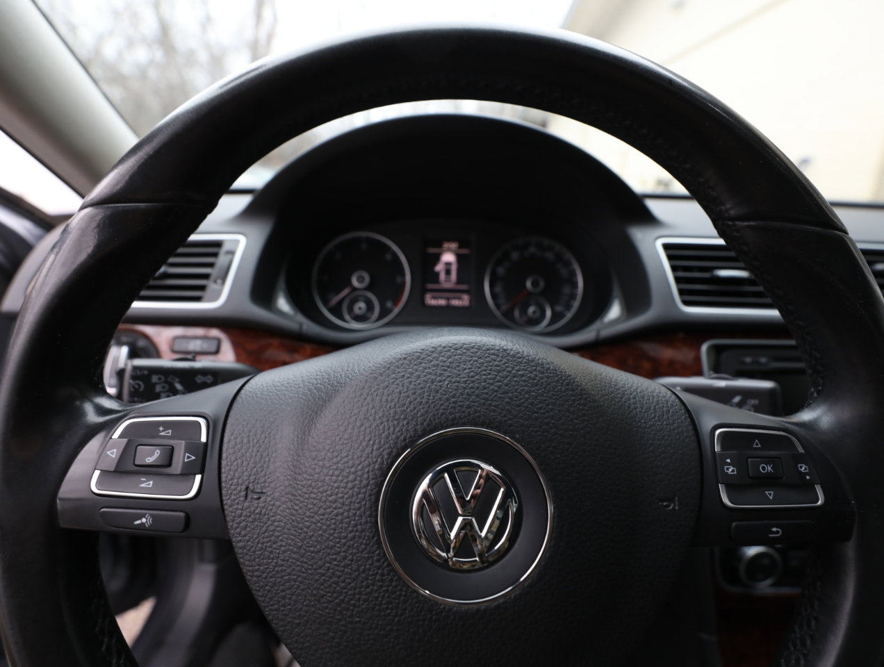 Used 2013 Volkswagen Passat TDI SEL Premium image 25