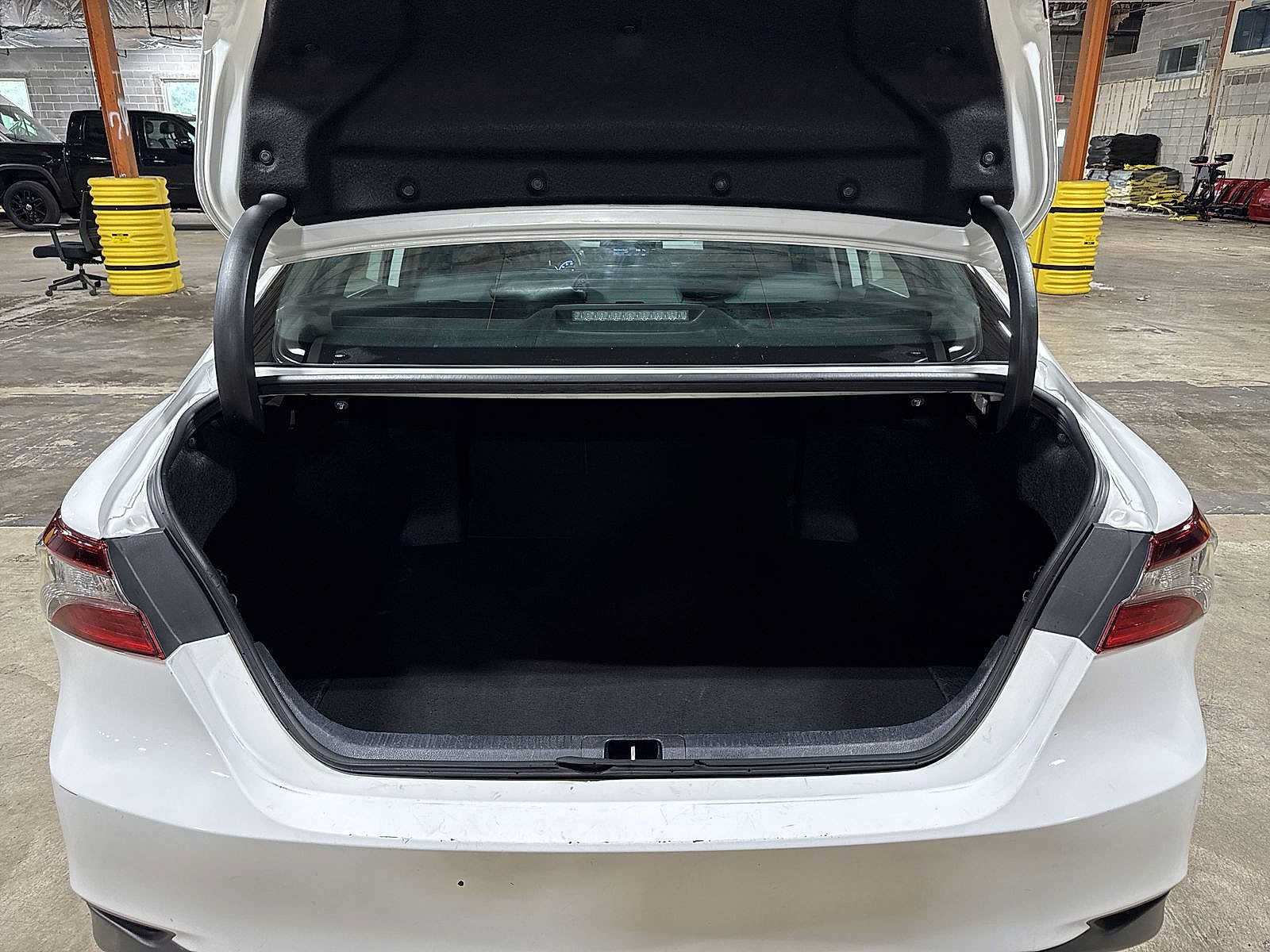 Used 2023 Toyota Camry LE FWD image 10