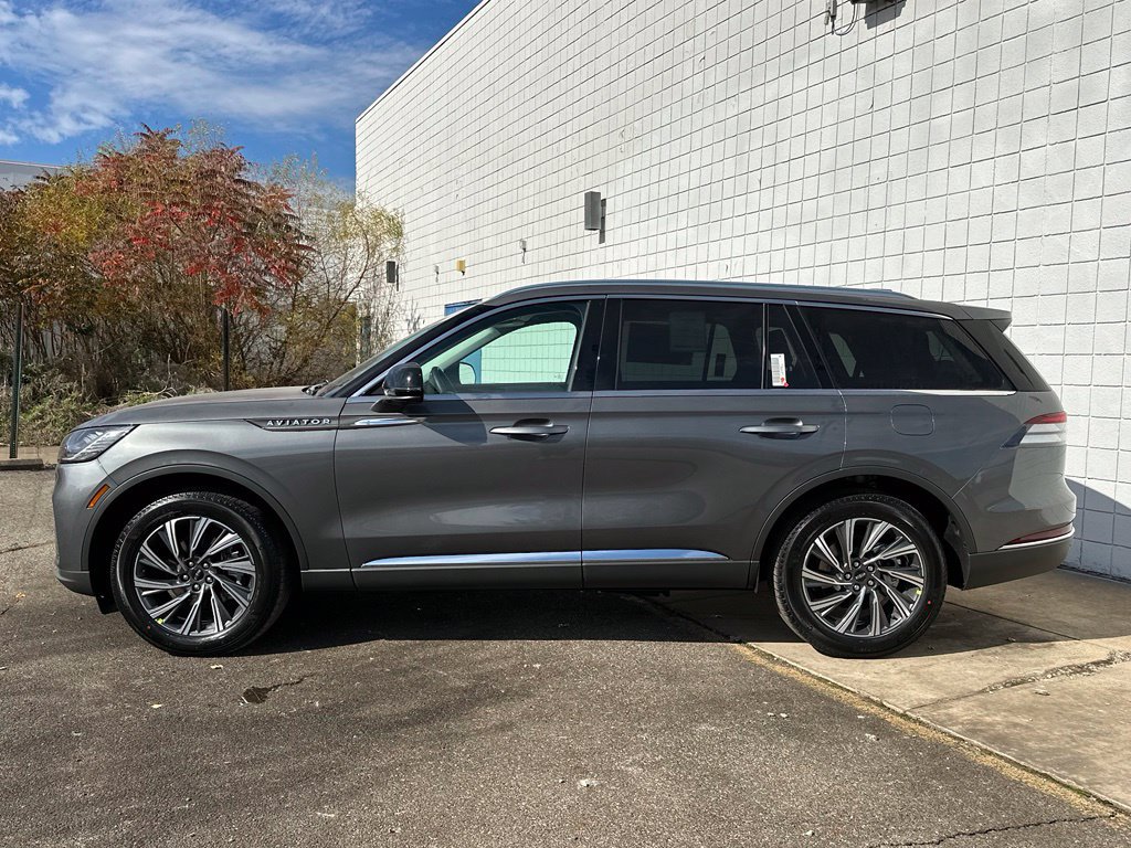 New 2027 Lincoln Aviator AWD image 2