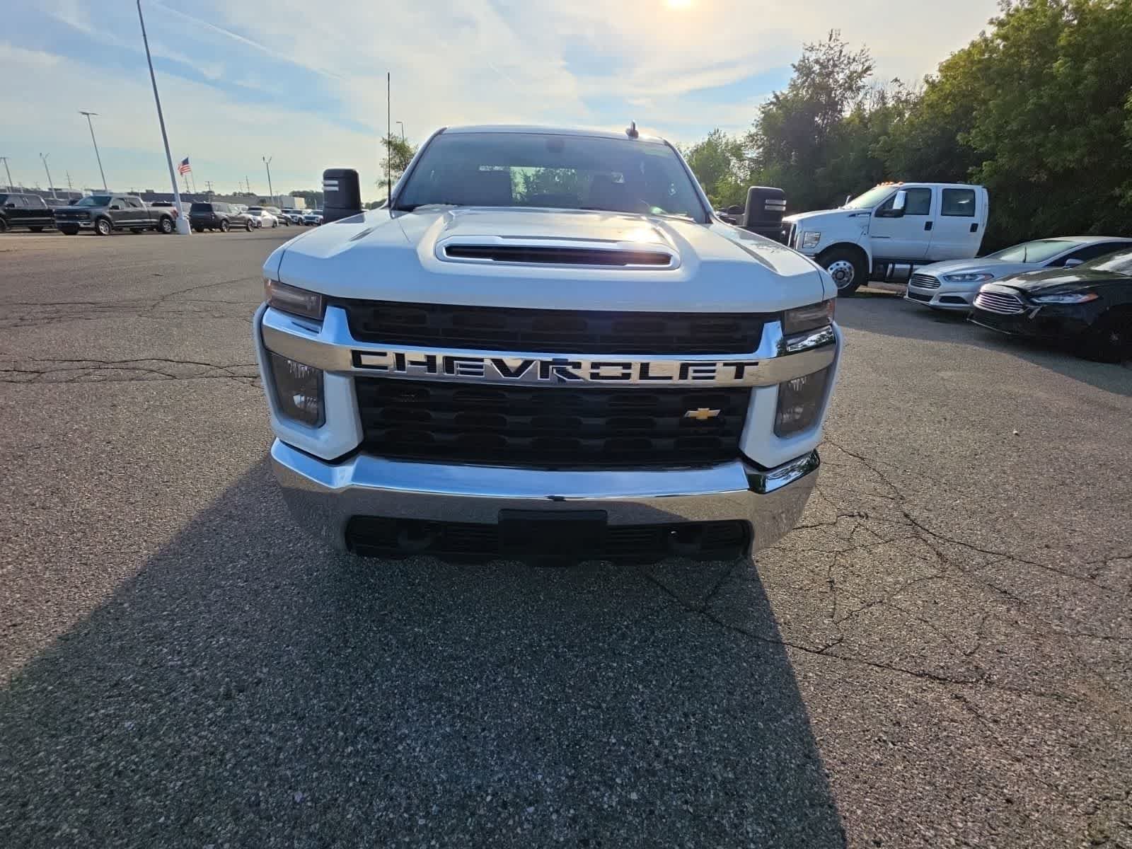 Used 2023 Chevrolet Silverado 2500 LT AWD/4WD image 3
