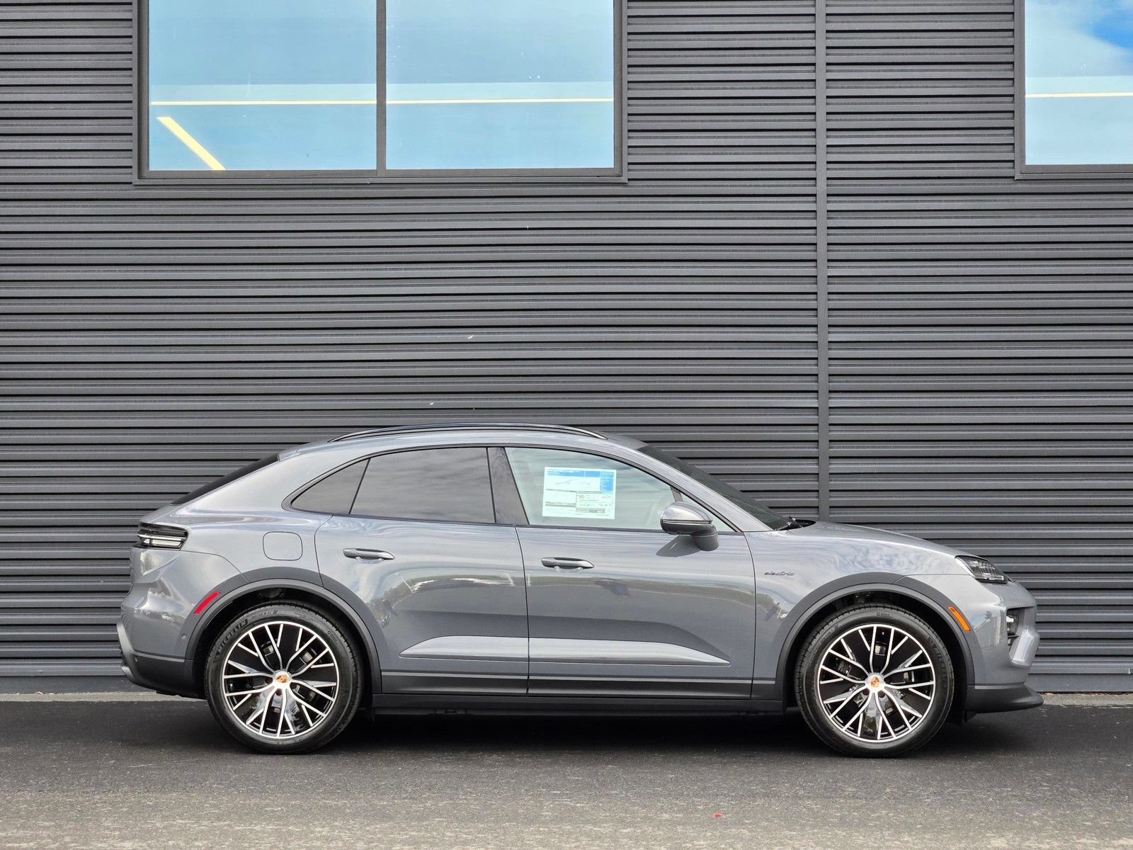 New 2026 Porsche Macan 4 Electric AWD/4WD image 8