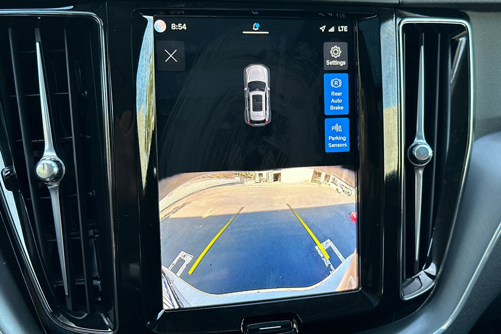 Certified 2025 Volvo XC60 B5 Core AWD/4WD image 24