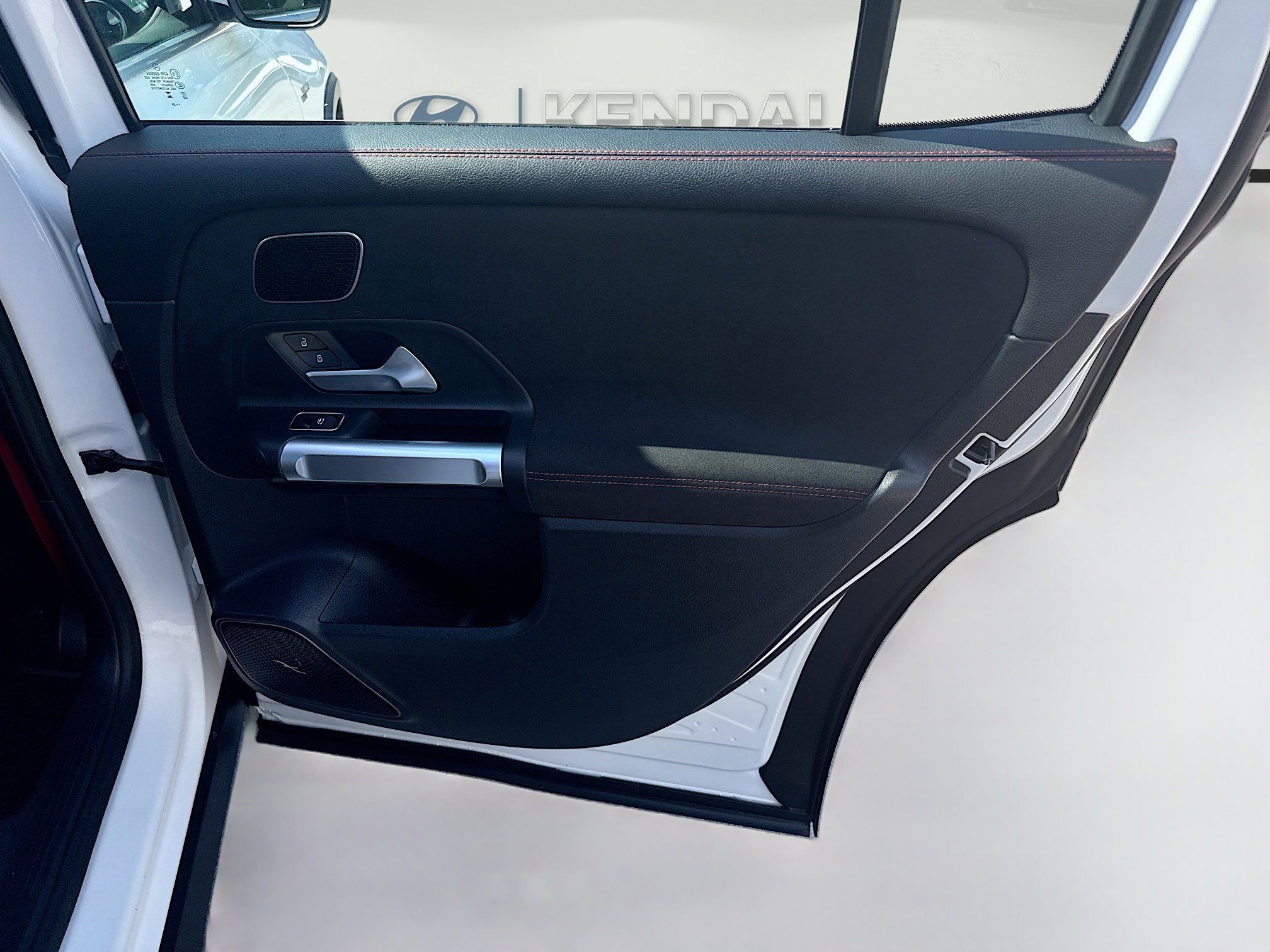 Used 2025 Mercedes-Benz GLB 35 AMG 4MATIC image 28