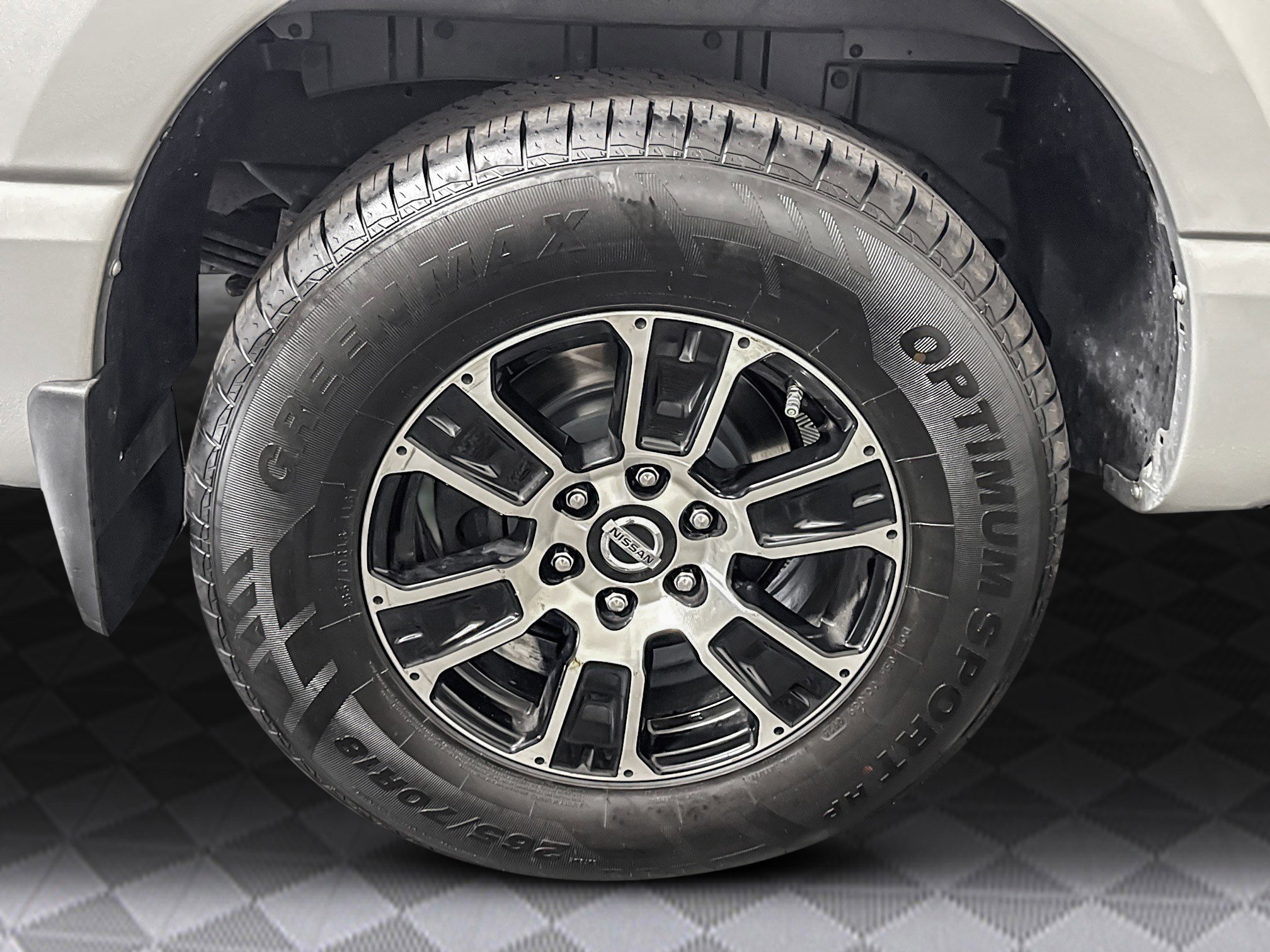 Used 2020 Nissan Titan SV image 33