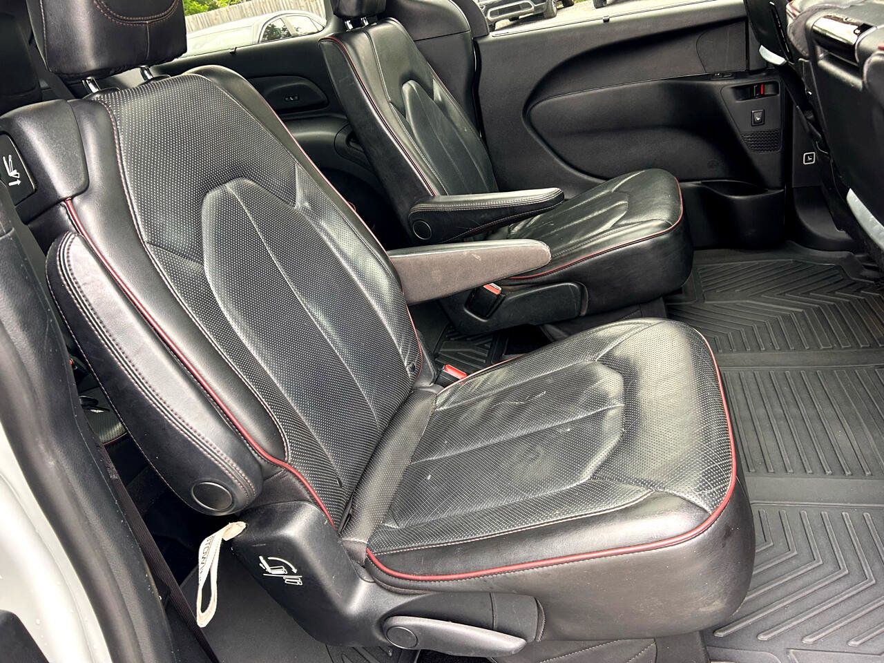 Used 2020 Chrysler Pacifica Limited image 13