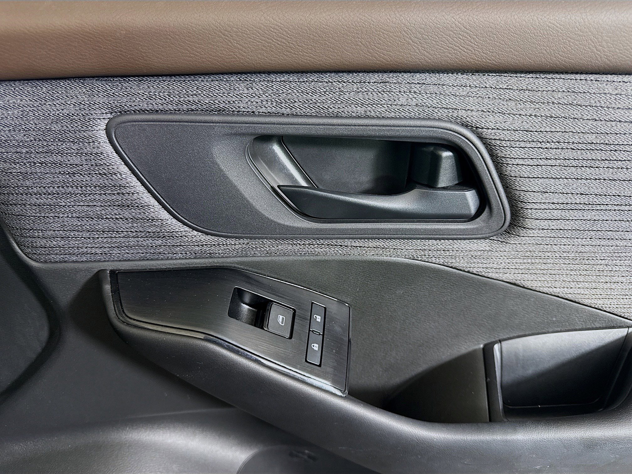 Used 2023 Nissan Rogue S image 31