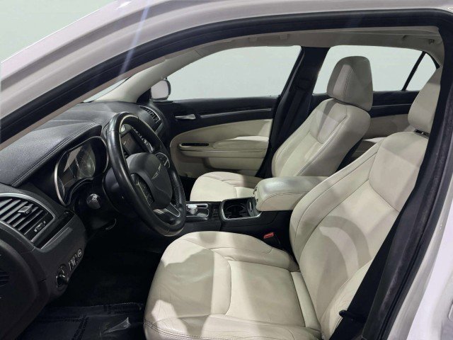 Used 2016 Chrysler 300 Limited w/ Driver Convenience Group image 17