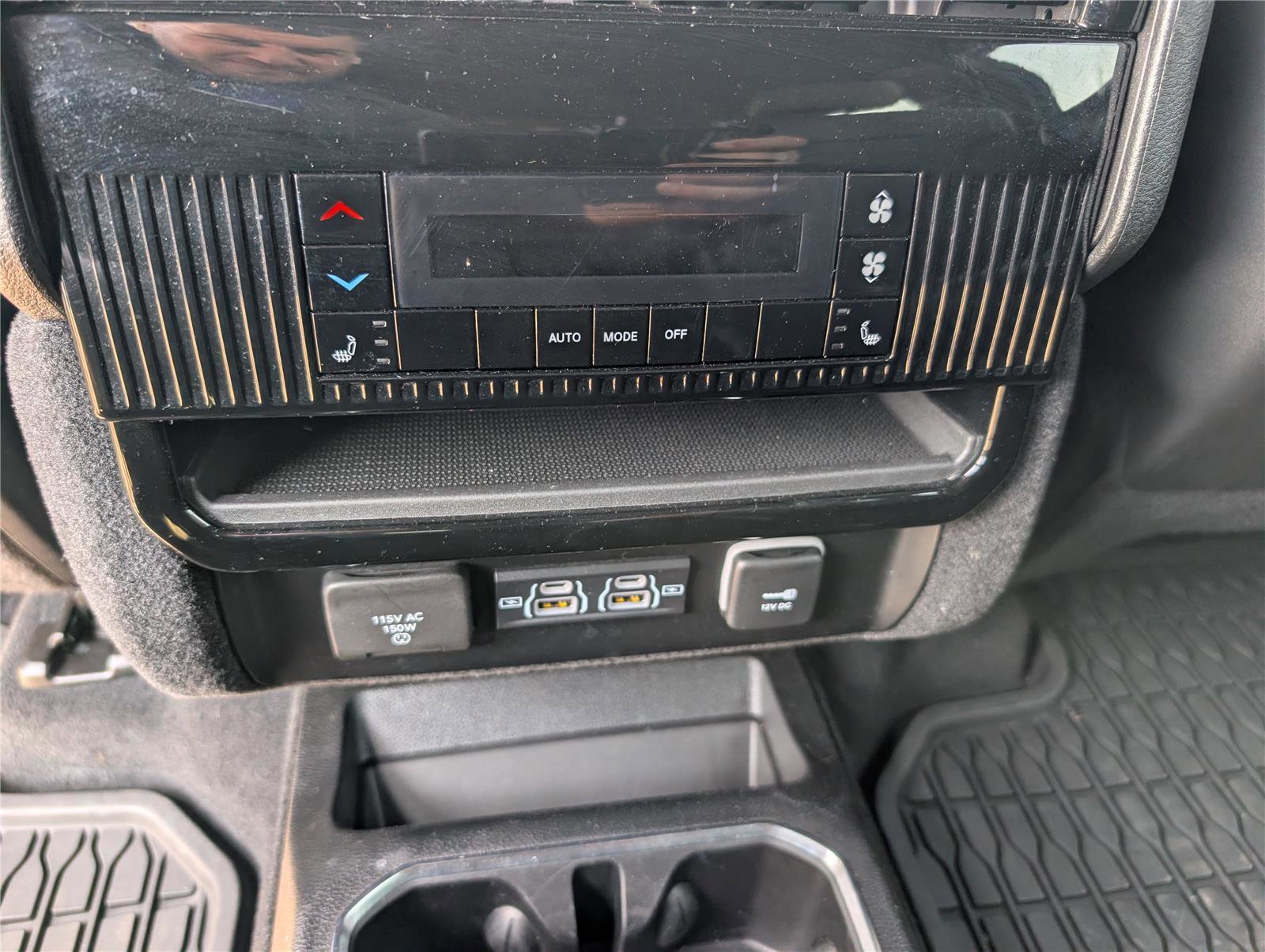 Used 2024 Jeep Wagoneer L Series II w/ Convenience Group I image 17