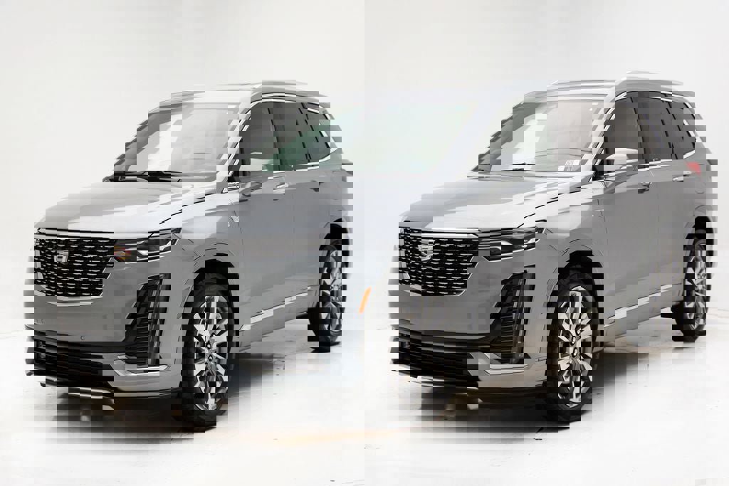 Used 2025 Cadillac XT6 Premium Luxury image 2