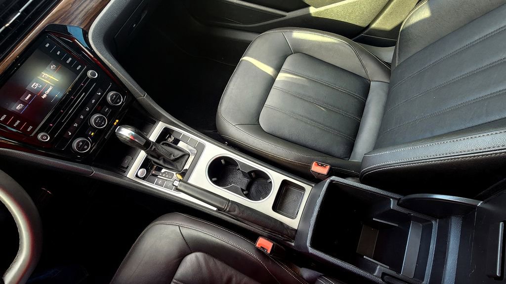 Used 2022 Volkswagen Passat 2.0T image 29