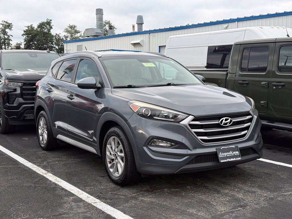 Used 2017 Hyundai Tucson SE w/ SE Popular Package 02