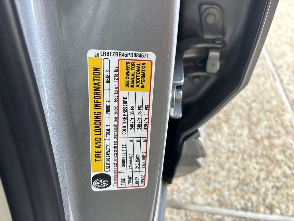 Certified 2023 Buick Envision Avenir image 35