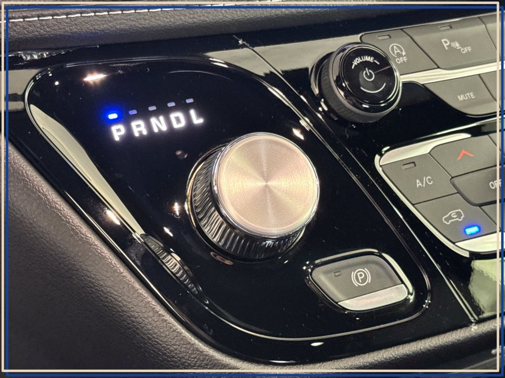 New 2027 Chrysler Pacifica Select AWD/4WD image 20