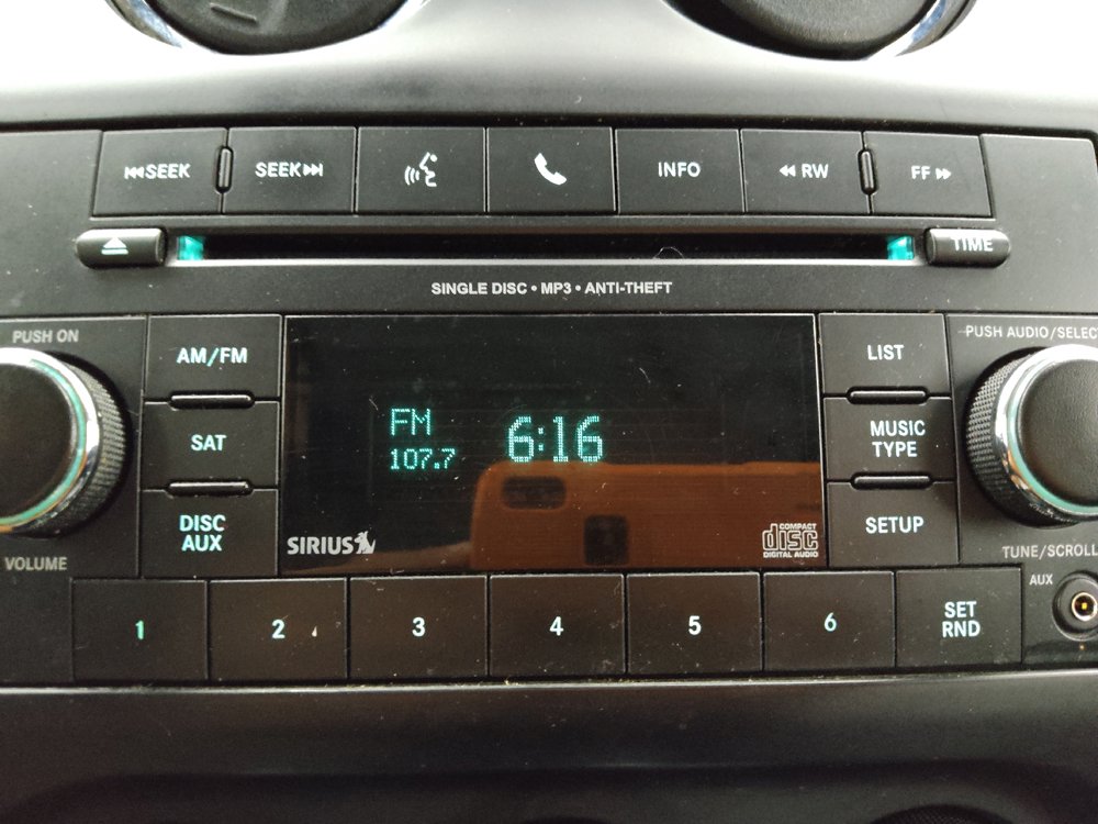 Used 2016 Jeep Compass Latitude FWD image 25