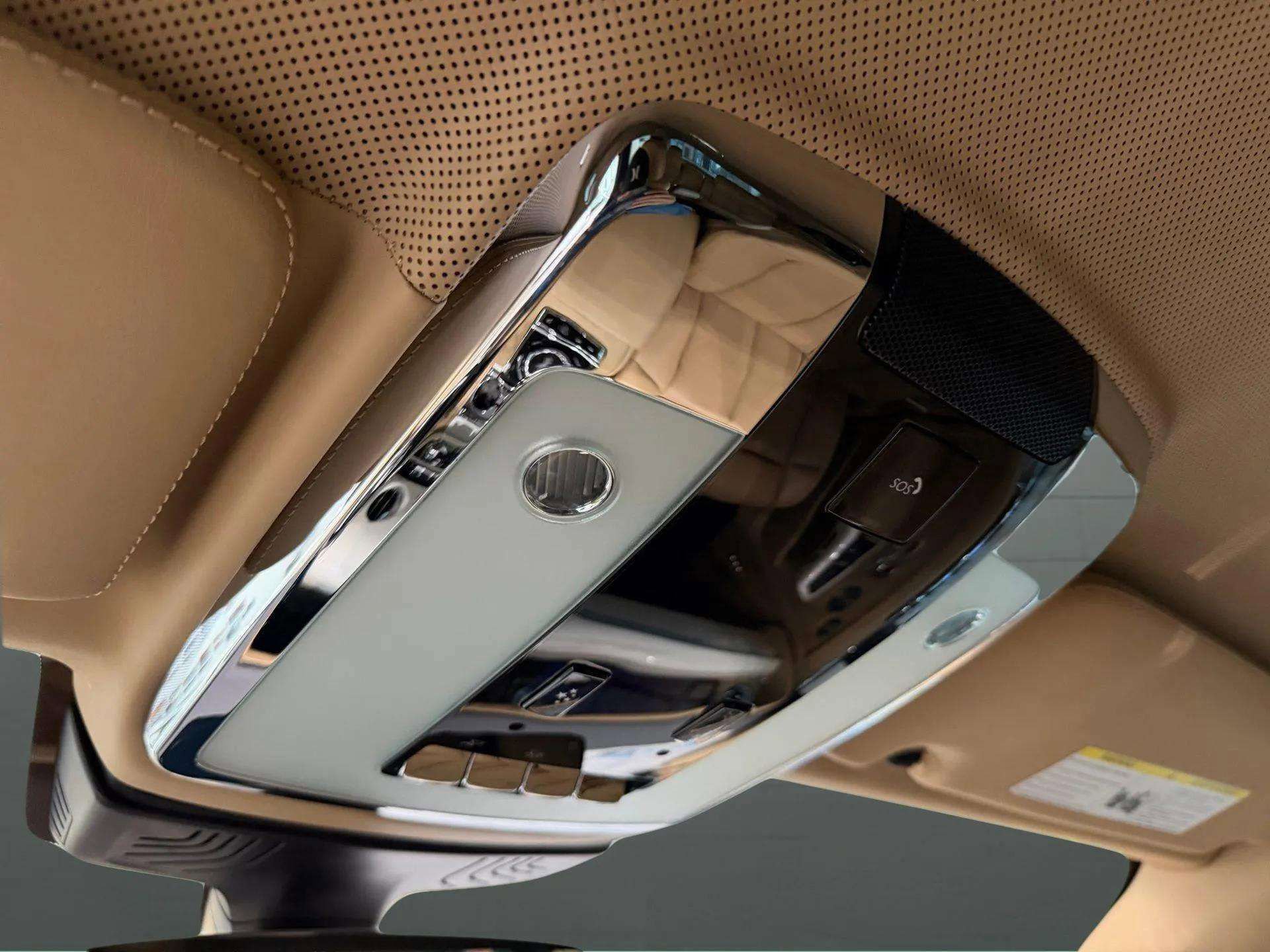 Used 2019 Rolls-Royce Phantom Sedan image 37