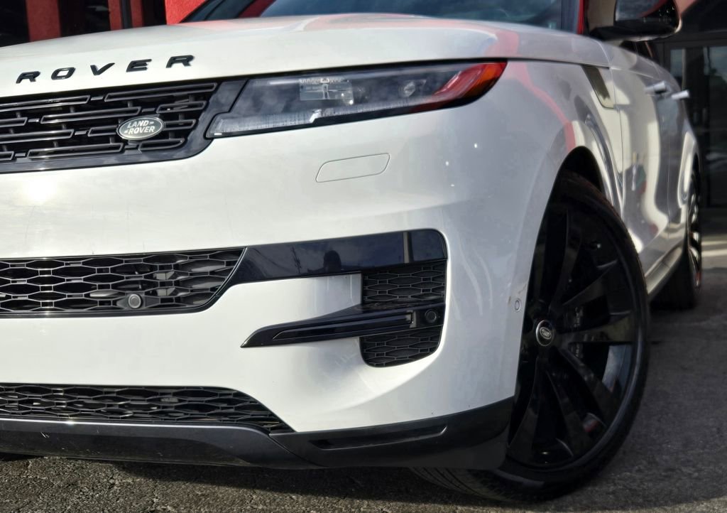 Used 2023 Land Rover Range Rover Sport SE AWD/4WD image 3