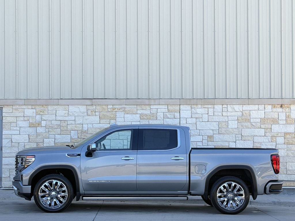 Used 2025 GMC Sierra 1500 Denali w/ Denali Reserve Package AWD/4WD image 3