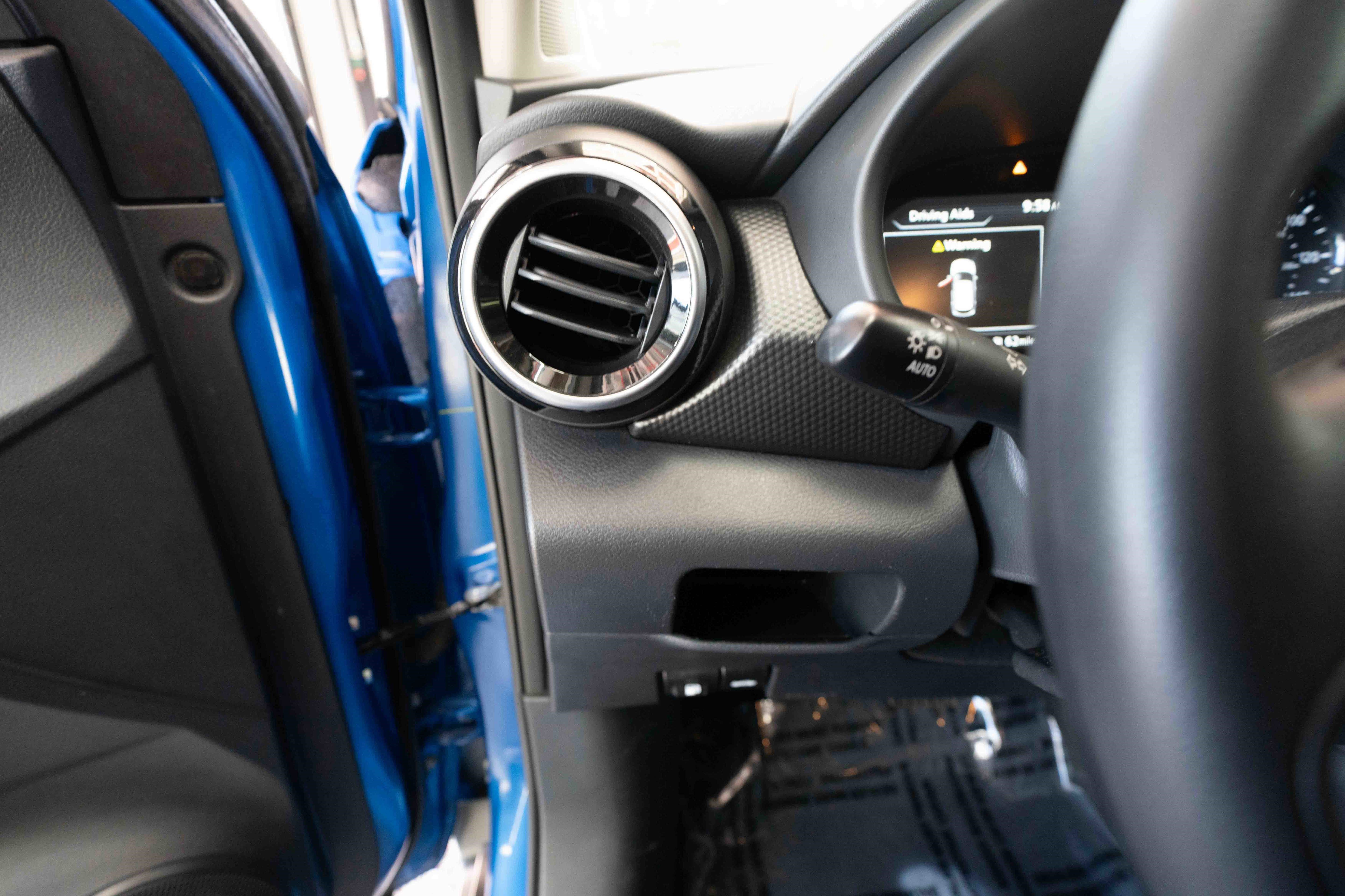 Used 2024 Nissan Kicks SV image 11