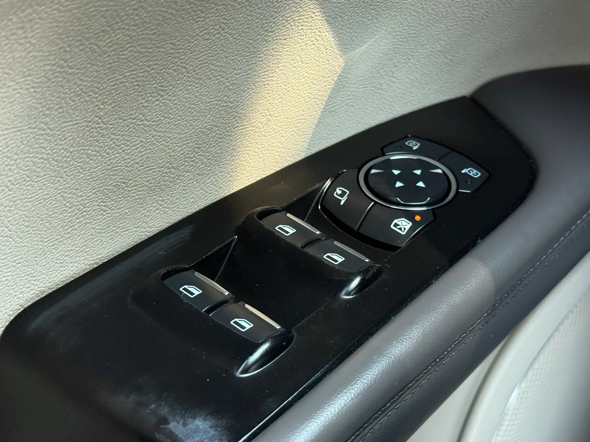 Used 2016 Lincoln MKX Select w/ Select Plus Package AWD/4WD image 42