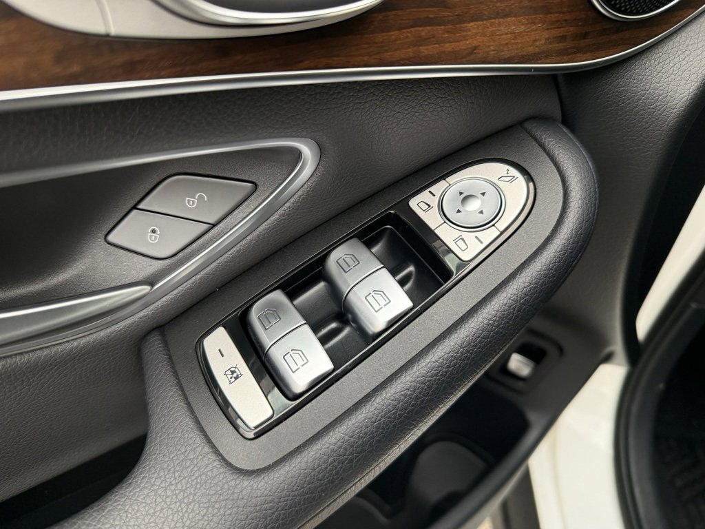 Used 2021 Mercedes-Benz GLC 300 4MATIC image 19