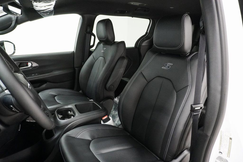 New 2026 Chrysler Pacifica Select w/ S Appearance Package image 10