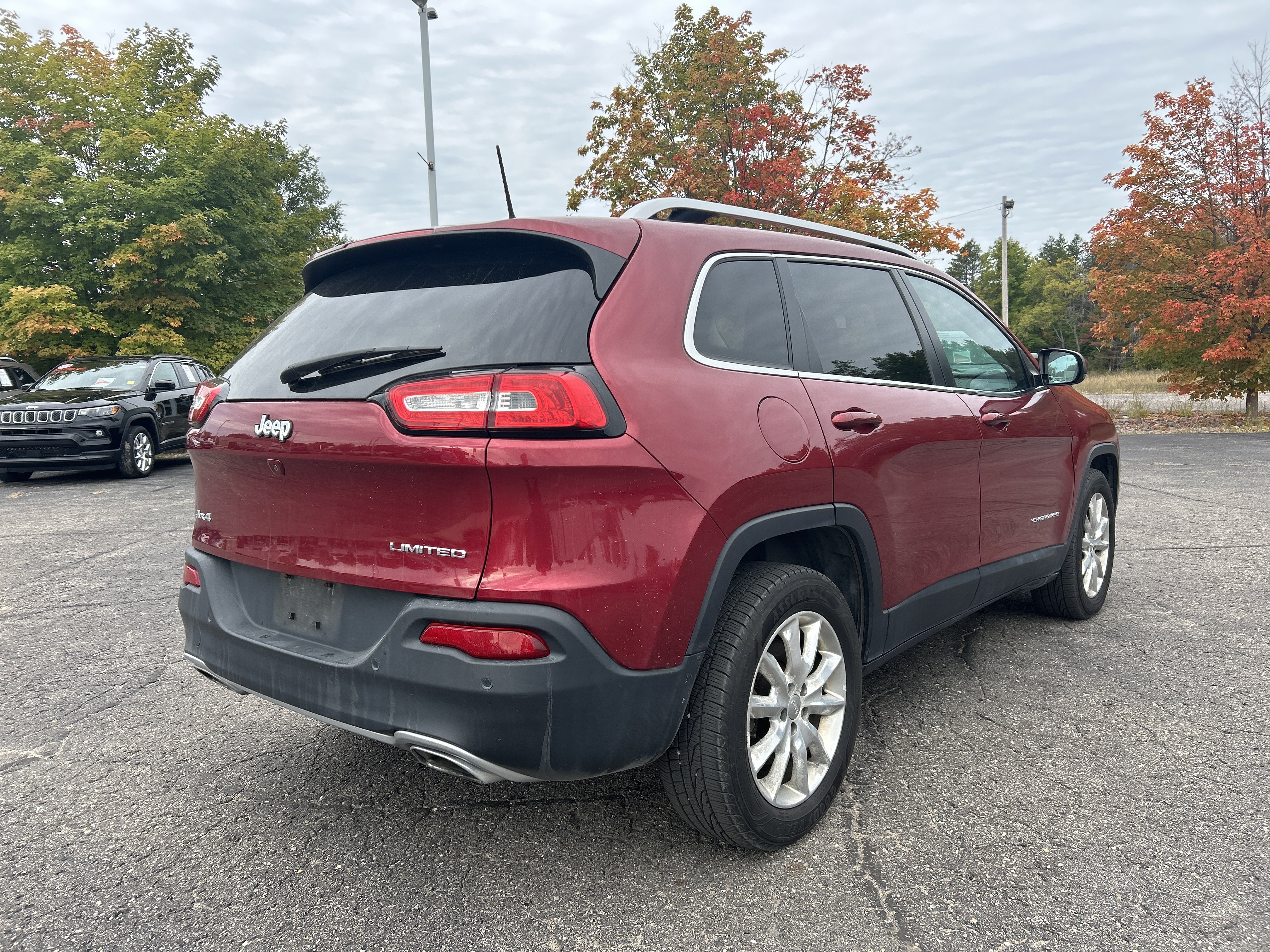 Used 2016 Jeep Cherokee Limited AWD/4WD image 4